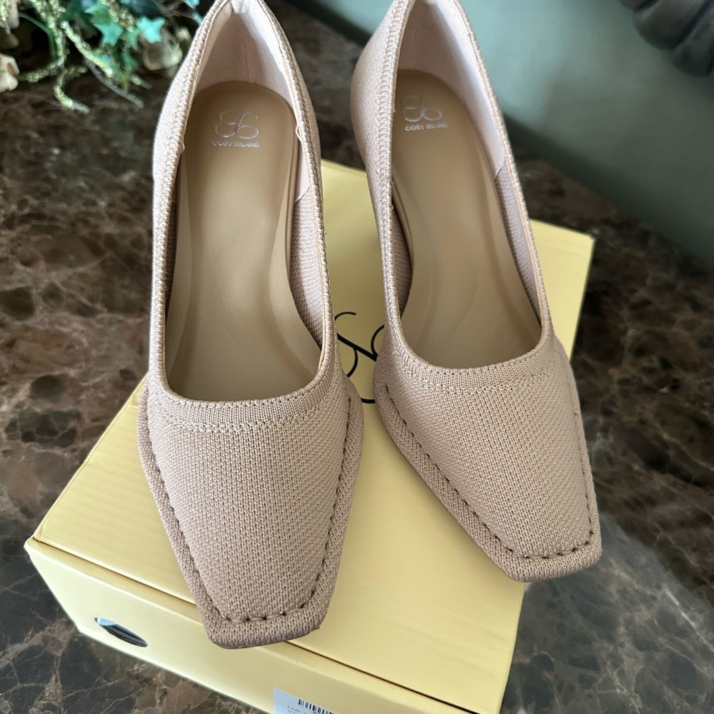 Cosy Island Tan (Apricot) Square Toe Low Heels, size 5, brand new and never worn